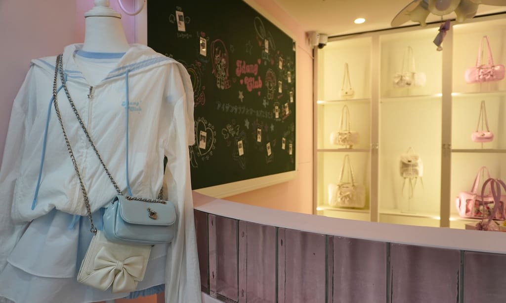 Idang Club – A Whimsical Escape into School Girl Dreams